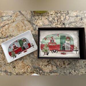 Holiday Camper Decor Plate Set with Red and Green Design